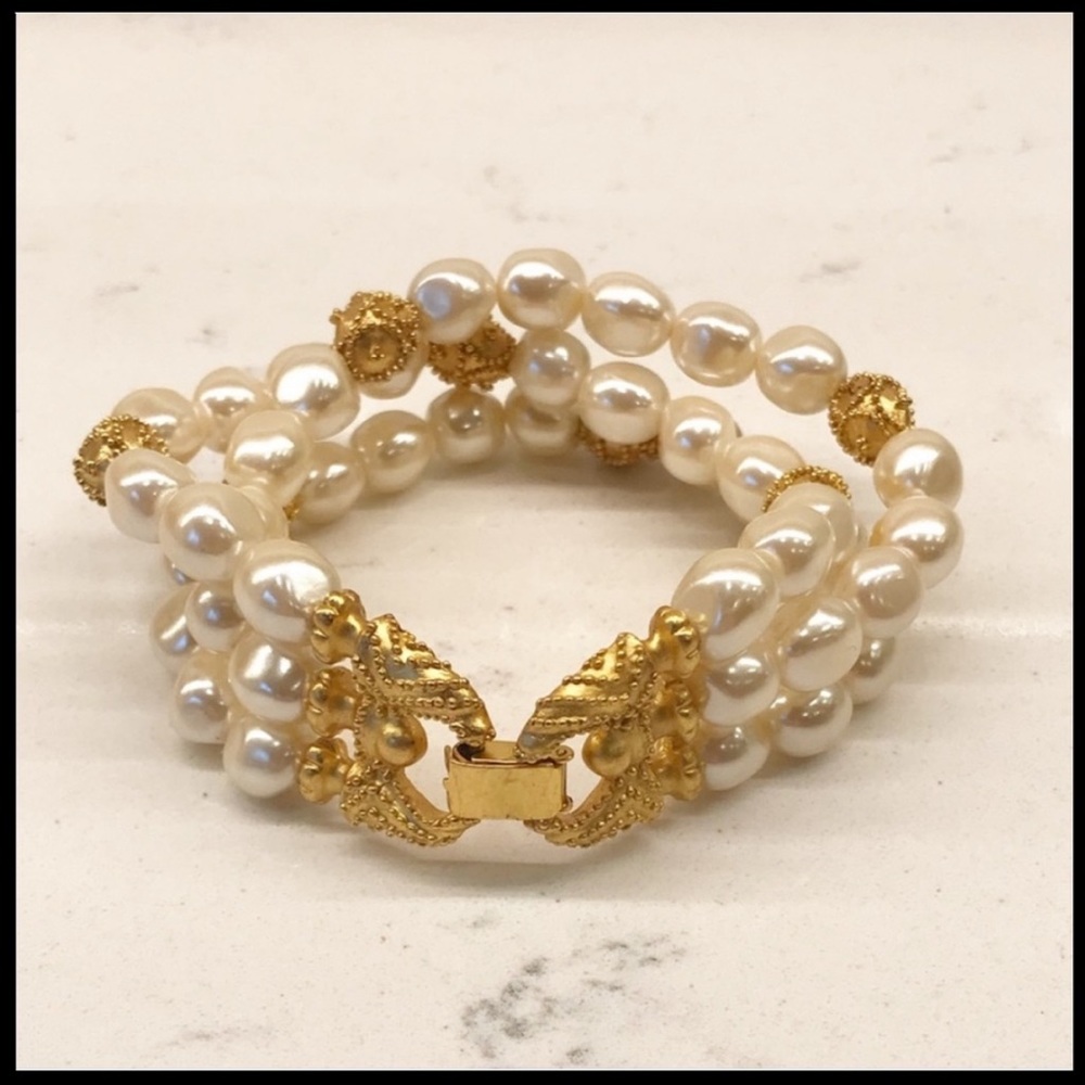 Fabulous Faux Pearl + Gold Bracelet - Picture 6 of 8